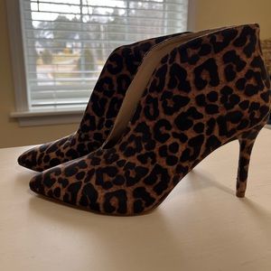 New Jessica Simpson leopard Booties size 8.5